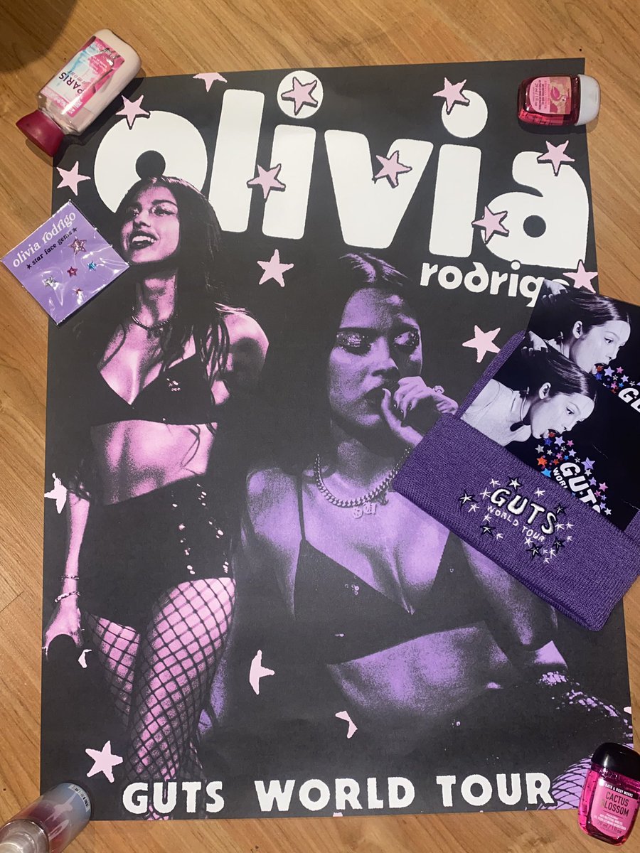natisxn's tweet image. thank you so much @LiviesHQ for the package ! :) 🦋❣️🦋