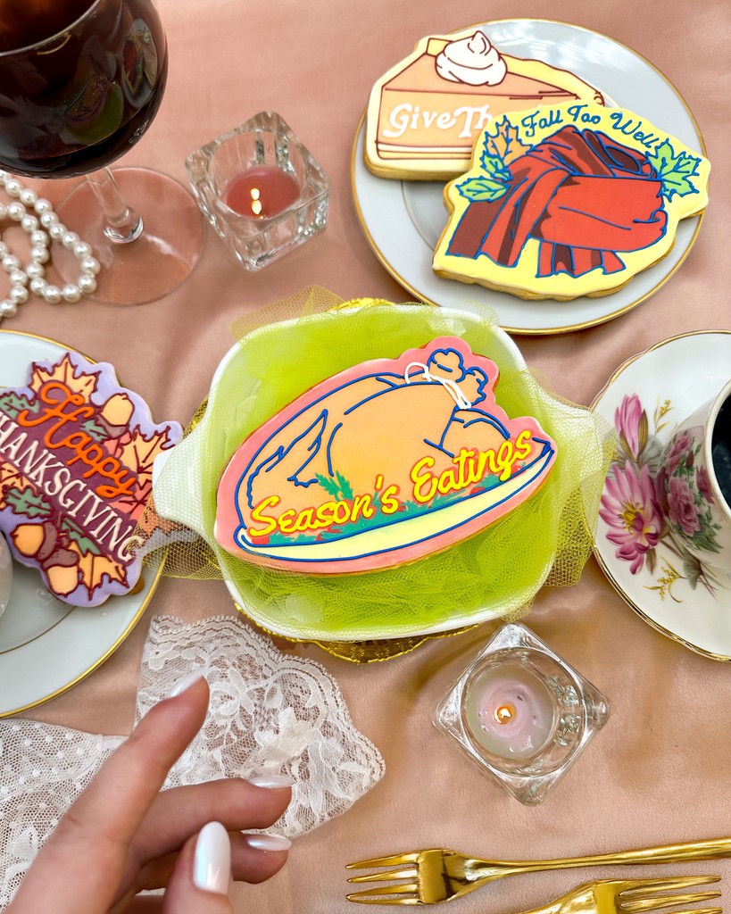 BakeryFace's tweet photo. We are so thankful for you. ✨️❤️🦃⁠
⁠
#happythanksgiving #thanksgiving #thankful #funnyfacebakery #foodstagram #decoratedcookie #baking #cookiesofinstagram #newyorkcity #nycbucketlist #gifts #giftideas #perfectgift #giftguide https://t.co/ztOYr6iMa9