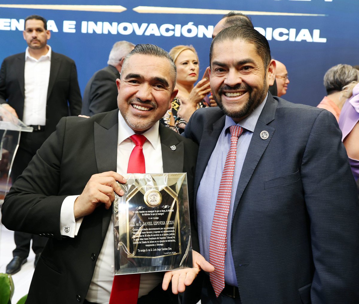 🤝Agradezco la invitación a @EspinosaLicon Magistrado Presidente del <a href="/supremotribjal/">Supremo Tribunal de Justicia del Estado de Jalisco</a> para acompañarlo a la presentación de su 4° Informe de Actividades, con el que cierra una administración ejemplar.

⚖️ Felicidades por su liderazgo y por los logros alcanzados durante estos años