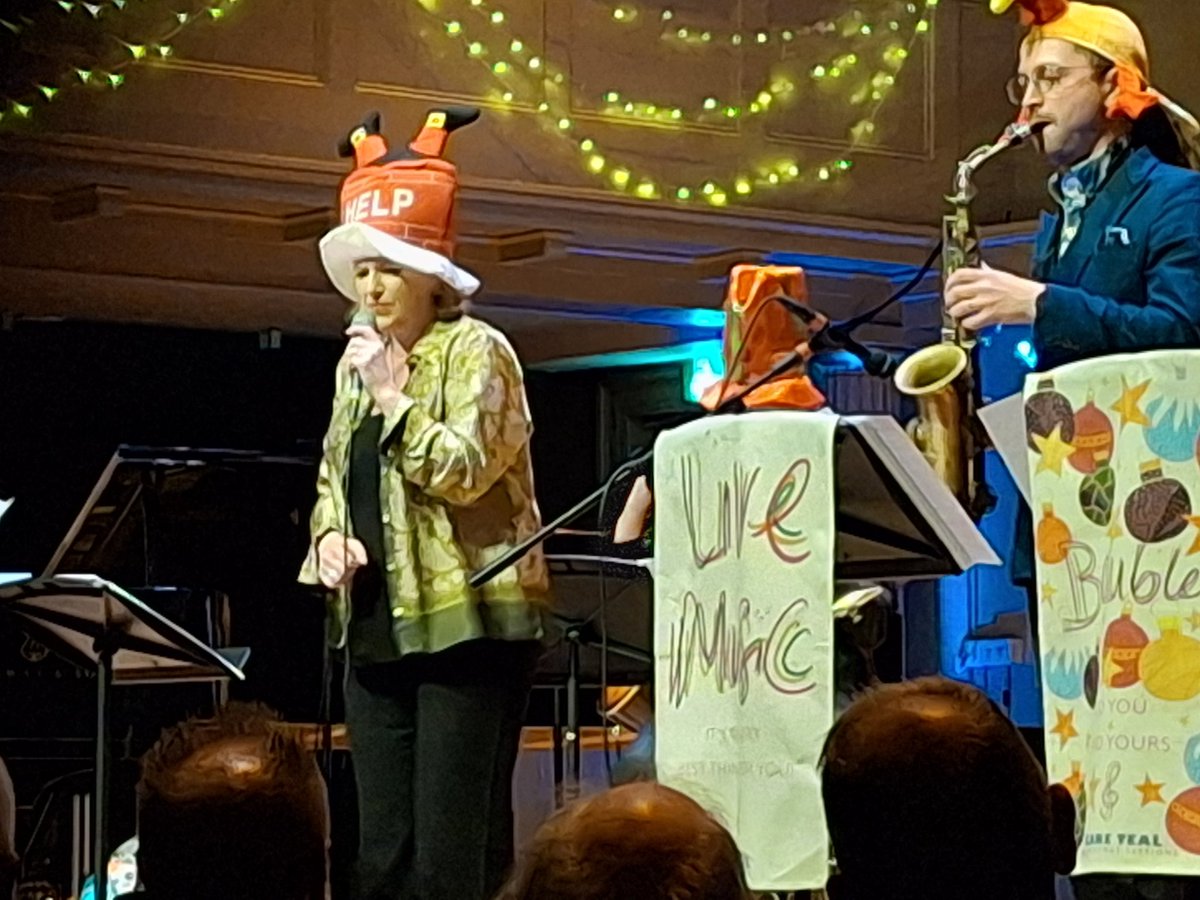 StephensLDN's tweet image. A great show tonight from @clareteal @stgeorgesbris Started off a regular show but got more Christmas as the show progressed. And it's still November!