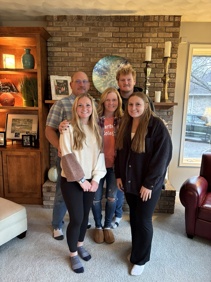 Happy to have everyone under the same roof- even if it’s only a few hours ♥️.