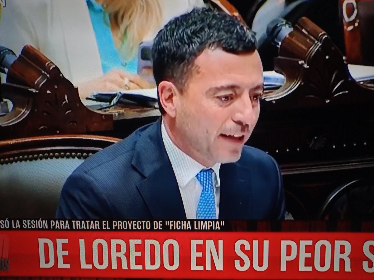 lolariemucho's tweet image. Mezcló todo.
Rodrigo de L😥oredo prendió la licuadora para justificar la $$$ que le pagamos.
#TodosContraTodos