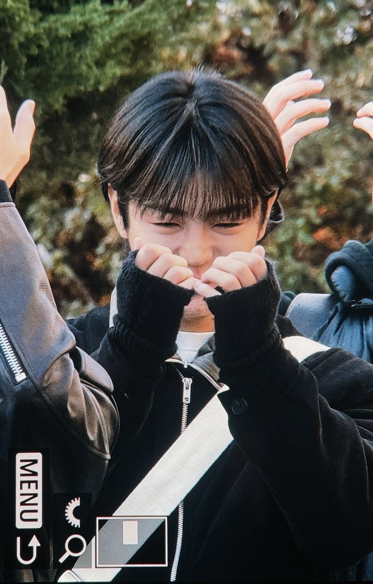 241129
뮤뱅 출근 Preview

오늘도 열일💙

#이동훈 #LEEDONGHUN #Donghun 
#ACEPinata #피냐타 #에이스 
#HitThatPinata #ACE
<a href="/official_ACE7/">A.C.E</a>