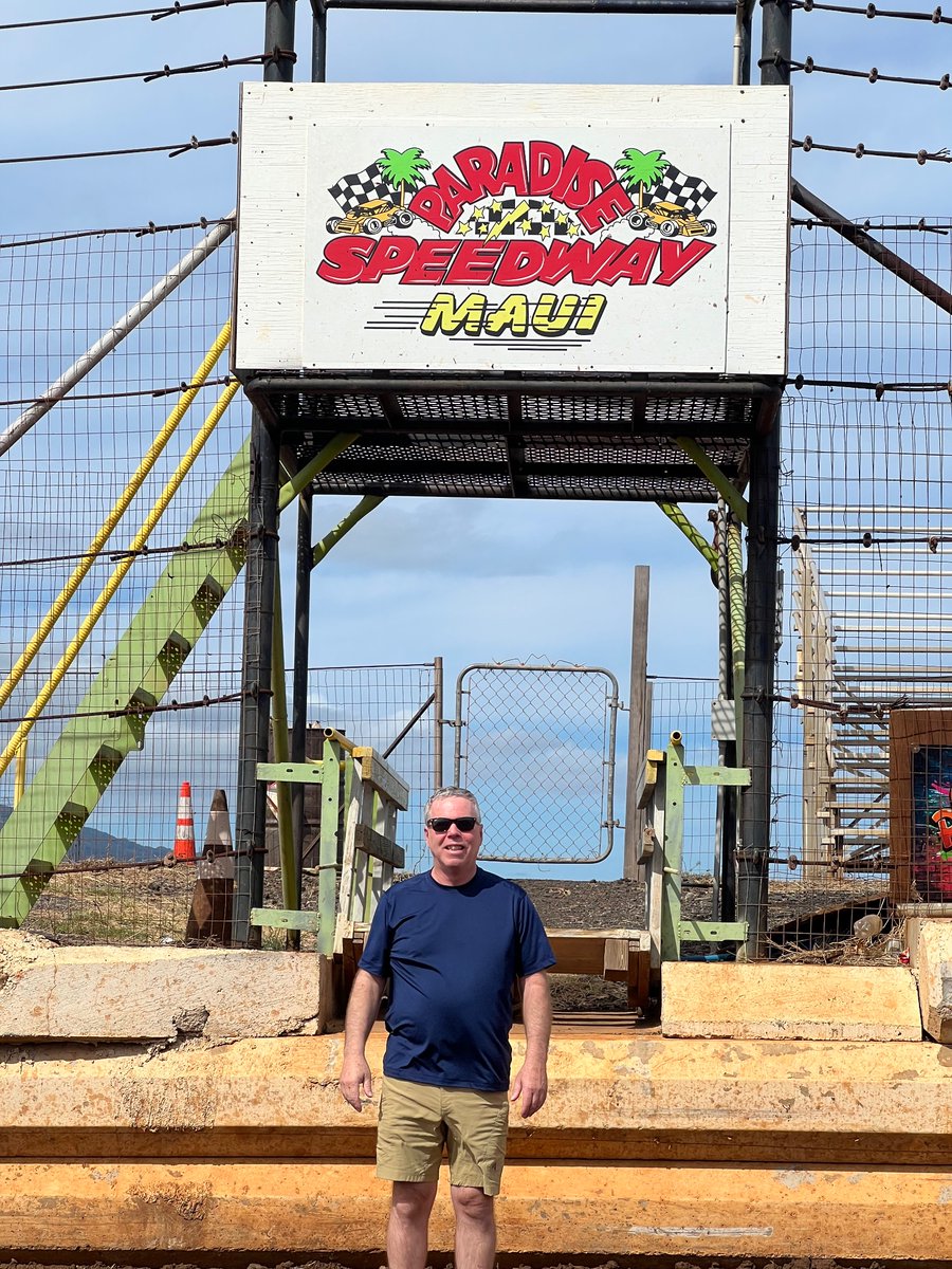 AfterBurnerPerf's tweet image. While vacationing in Maui last week, we stopped at Paradise Speedway. Deb had hoped to surprise me with a race while there, but their dirt track championship and final race of the year was the Saturday before we arrived. In addition to the dirt track, they also have a drag strip.