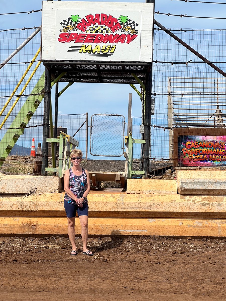 AfterBurnerPerf's tweet image. While vacationing in Maui last week, we stopped at Paradise Speedway. Deb had hoped to surprise me with a race while there, but their dirt track championship and final race of the year was the Saturday before we arrived. In addition to the dirt track, they also have a drag strip.