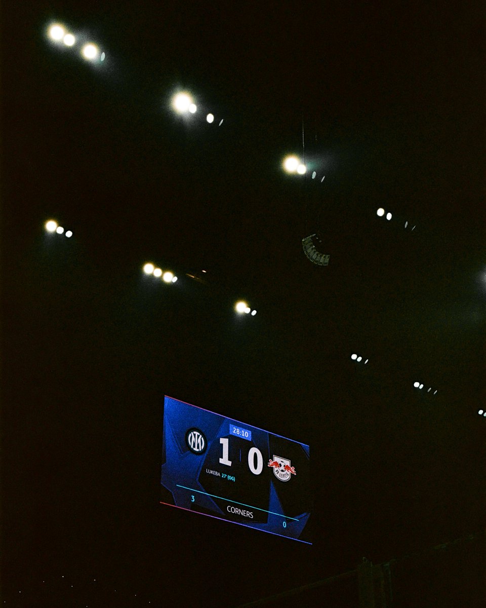 Inter_jp's tweet photo. チャンピオンズリーグの夜🖤💙🎞️
#ForzaInter #InterRBL #UCL https://t.co/m5926vvzB0