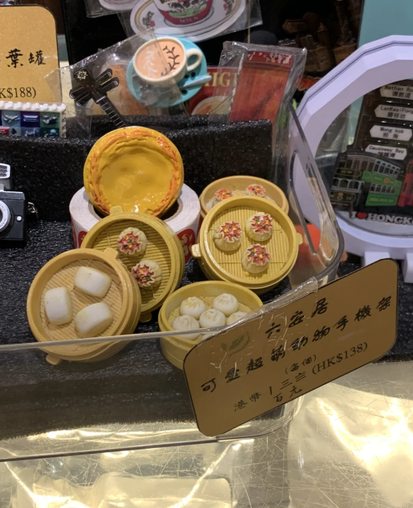 DamscSutton's tweet photo. おはようございます。おいしいチャーシューパンから一日が始まります。😂 https://t.co/Q7v92SnIhR