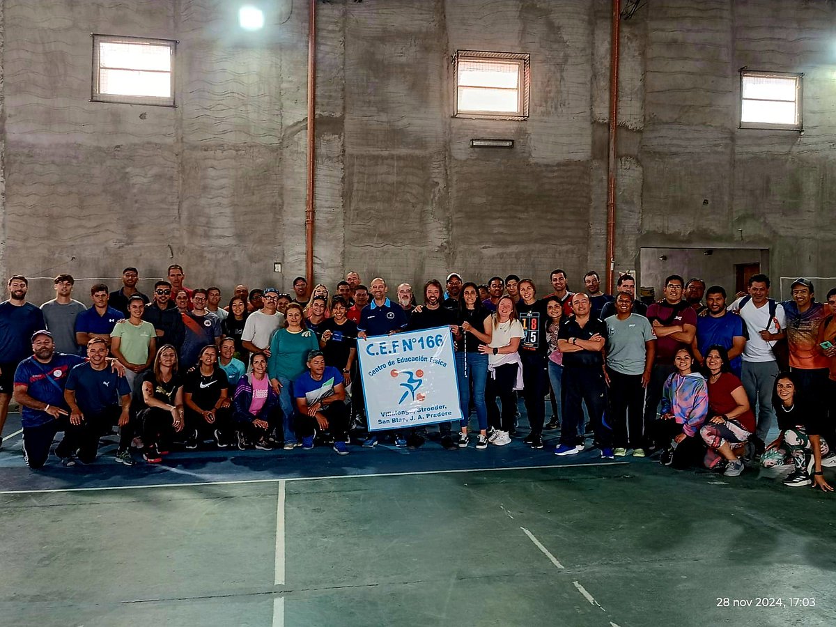 Hoy en el Distrito de📍#Patagones, realizamos una Asistencia Técnica de Juegos y Deportes Adaptados.
➡️En la PBA💙, seguimos garantizando el derecho a la formación y capacitación docente permanente.
➡️Educación Pública❤️.
<a href="/Kicillofok/">Axel Kicillof</a> <a href="/JoseLuisZara/">José Luis Zara</a> <a href="/AlbertoSileoni/">Alberto Sileoni</a> <a href="/pablourquizaok/">Pablo Urquiza</a>