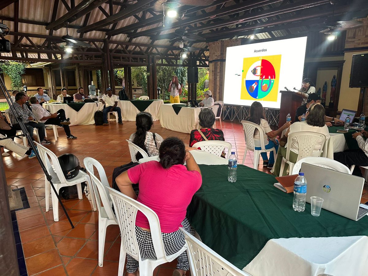 ANMColombia's tweet photo. Concluye la Audiencia Pública Minera - APM en Villavicencio, Meta. Después de escuchar las inquietudes y expectativas de la comunidad, se suscribieron acuerdos para el desarrollo del territorio y buscar un sector minero más justo, responsable y sostenible. Seguimos avanzando en los territorios de Colombia por una #MineríaParaLaVida👷‍♀️.
