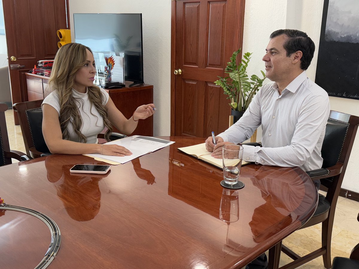 🚇Hoy me reuní con el Secretario de Transporte, <a href="/MonrazDiego/">Diego Ⓜ️</a> para que desde la Comisión de Movilidad y Transporte del <a href="/LegislativoJal/">Congreso de Jalisco</a> sigamos trabajando en conjunto con el <a href="/GobiernoJalisco/">Gobierno de Jalisco</a> por una movilidad sustentable y accesible para todas las personas.