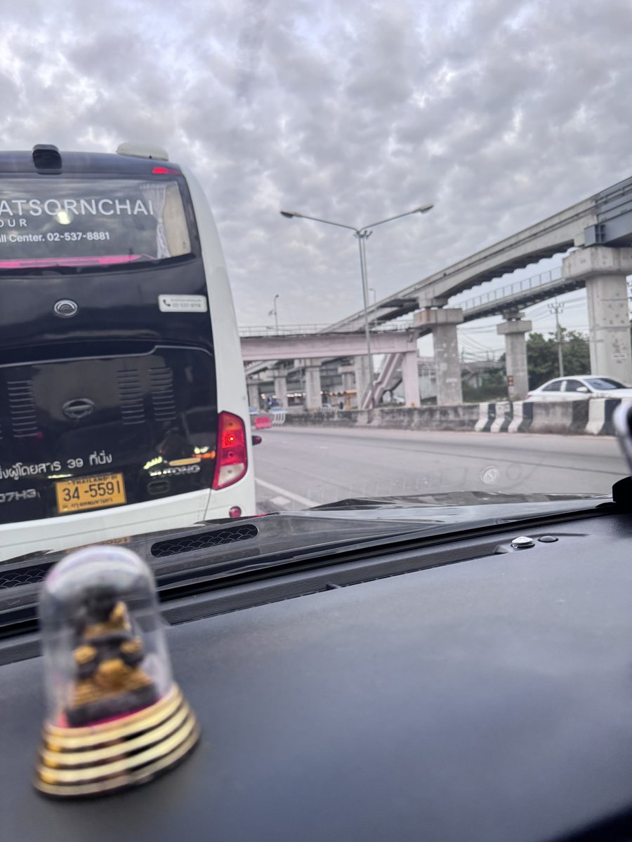 Jay_Thuwanan's tweet photo. มีการปิดสะพานข้ามแยกเมืองทองธานี 3 ทำให้การจราจรติดขัดหนักมาก @js100radio https://t.co/wPAfUYwJjx