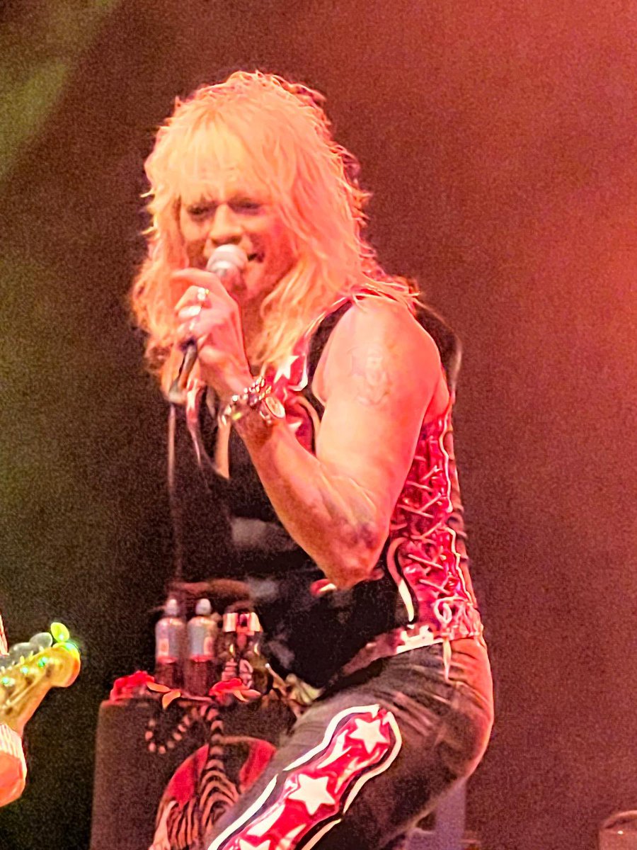 AndyFeldon's tweet image. Micheal Monroe at KK Steel Mill - top banana