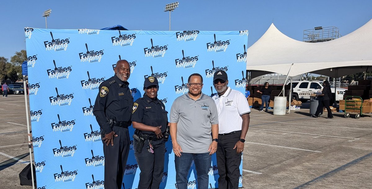 Dean_Snipes's tweet photo. @FHFHouston are doing amazing work in @FortBendCounty. Special thanks to @HEB @HoustonDynamo and the @OMEGAPSIPHI  for your unwaivering support of ending hunger amongst our children.

I would like to personally thank @joeroganhq and @joerogan for your generous donation!!! https://t.co/MMYvpfgvxX