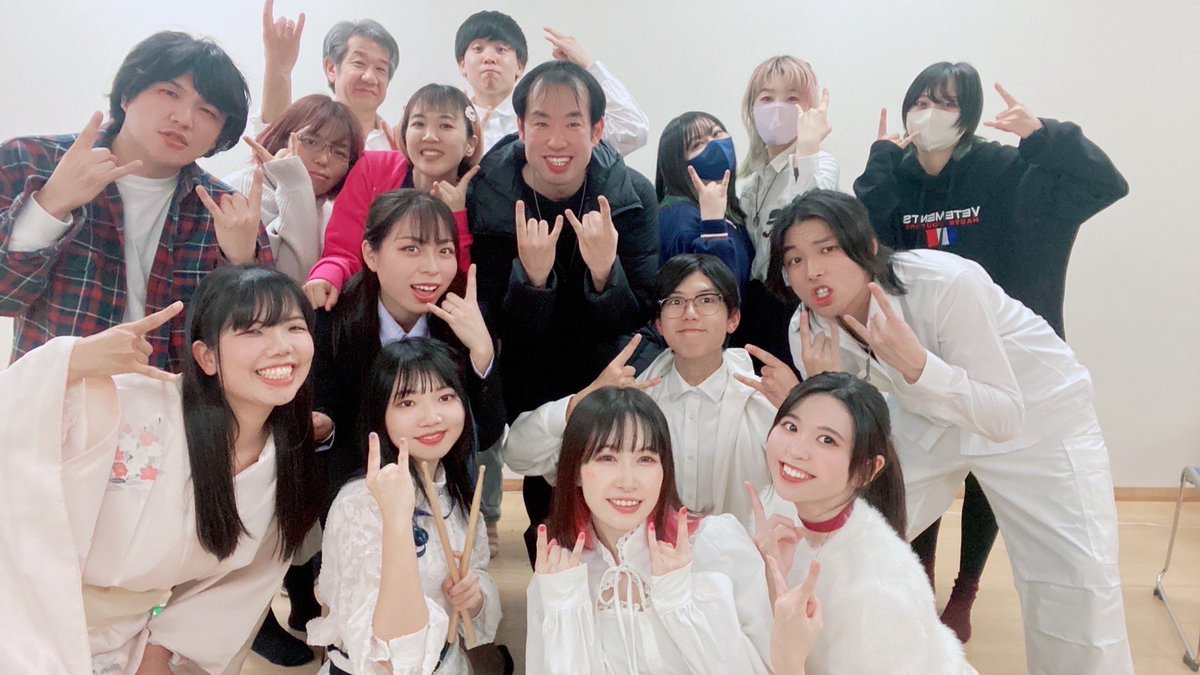 昨日はテクニカルリハでした、

役に自分に向き合って、
演じている時に感情が動くようになって来た。
みんな痛みを感じながらそれでも生きてるんだなって思う。
それを伝えられたらな、

#ホワイトロッカー