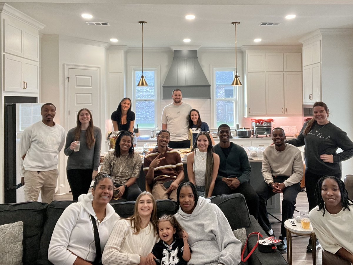 First thanksgiving at home in 4 years!

Forever grateful 🫶🏼 Be blessed everyone!