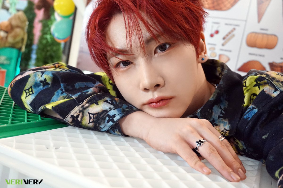 veri_daily's tweet photo. all 📸↓
.
“a gift for verrers by hoyoung!”
(all photos &amp; captions by hoyoung)
.
.

#호영 #HOYOUNG #ホヨン
#베리베리 #VERIVERY #VRVR #ベリベリ
#Liminality #EP_LOVE
#Tap_Tap https://t.co/LCtlccC8FK