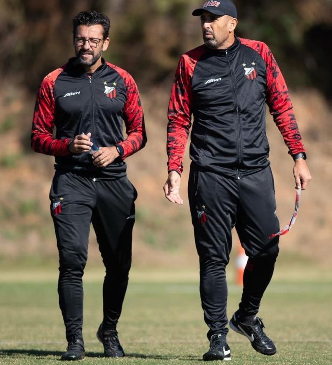 BrennoBeretta's tweet image. Douglas será o novo auxiliar técnico da #Ponte Preta! Ele trabalhou junto Alberto Valentim no #Ituano. Douglas foi ídolo como goleiro no #Guarani e tem história em Campinas. Um profissional muito competente! #MercadoDaBola