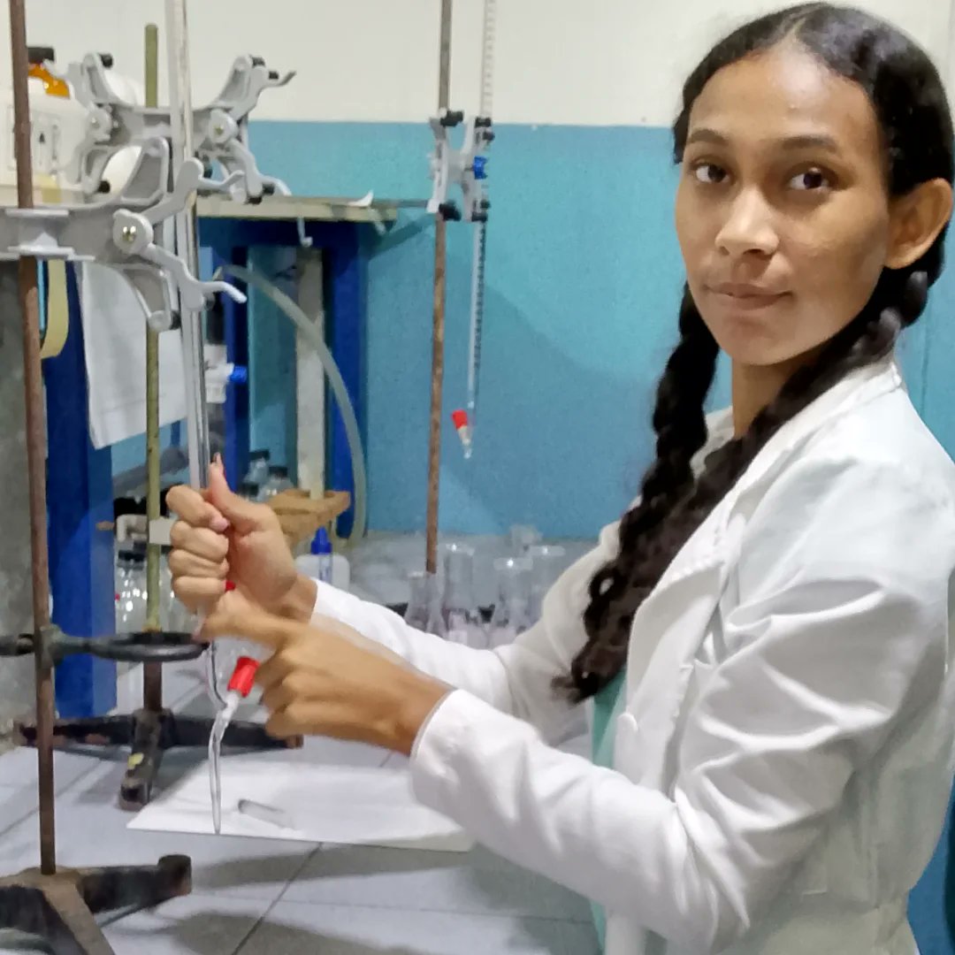 PNFQuimica20's tweet photo. #BitácoraDeLaboratorio Nº 155-PNFQuímica
Jueves, 28 de noviembre de 2024. #LabQuíUPTBolívar participantes del Trayecto II del #PNFQuímica realizaron la práctica: DETERMINACIÓN DE ÁCIDO ACETILSALICÍLICO (AAS) EN ASPIRINA® MEDIANTE RETROTITULACIÓN ÁCIDO – BASE.
#AprendemosHaciendo https://t.co/nPu01lbf5m
