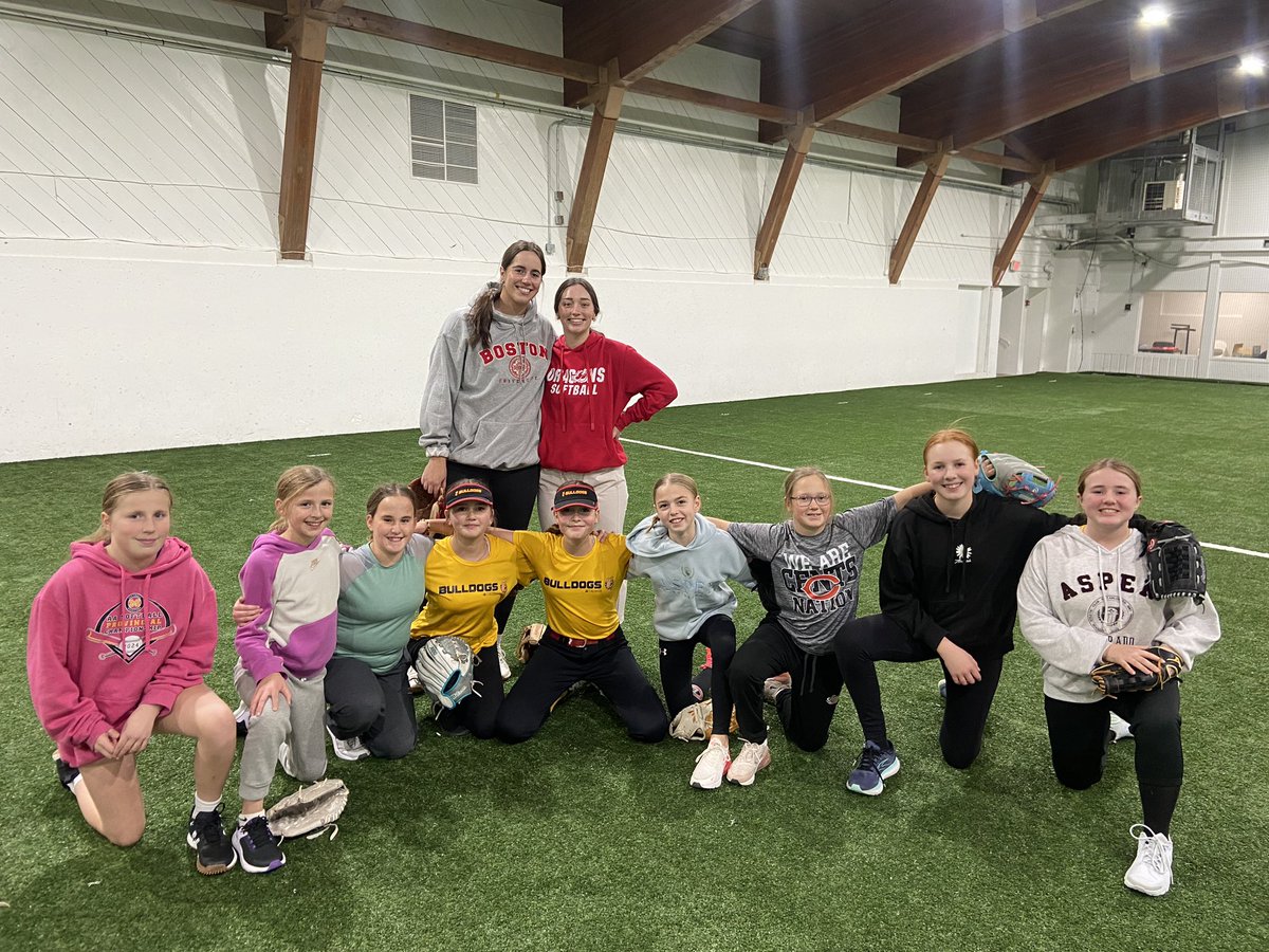 tripcrownsports's tweet photo. We had some special visitors at our Bulldogs Softball practice last night! 

Danika Nell - NCAA Boston University &amp; Team Canada 
Jessie Henry - NCAA Minnesota State - Moorehead 

Thank you to these amazing ladies! You show them that dreams can become a reality! https://t.co/M1Xip45GVb