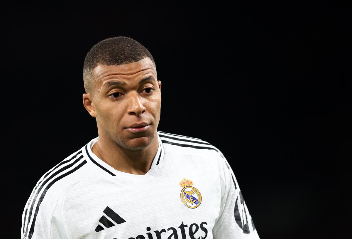 ActuFoot_'s tweet image. 🚨 Un connaisseur de Kylian Mbappé 🇫🇷 à @lequipe :

« Kylian Mbappé est épuisé psychologiquement. Avec tout ce qu'il a pris en six mois, 𝘀𝗼𝗻 𝗻𝗲𝘇 𝗰𝗮𝘀𝘀𝗲́, 𝘀𝗼𝗻 𝗱𝗶𝗳𝗳𝗲́𝗿𝗲𝗻𝗱 𝗮𝘃𝗲𝗰 𝗹𝗲 𝗣𝗦𝗚, 𝗹'𝗵𝗶𝘀𝘁𝗼𝗶𝗿𝗲 𝗱𝗲 𝗹𝗮 𝗦𝘂𝗲̀𝗱𝗲, la tête ne peut pas