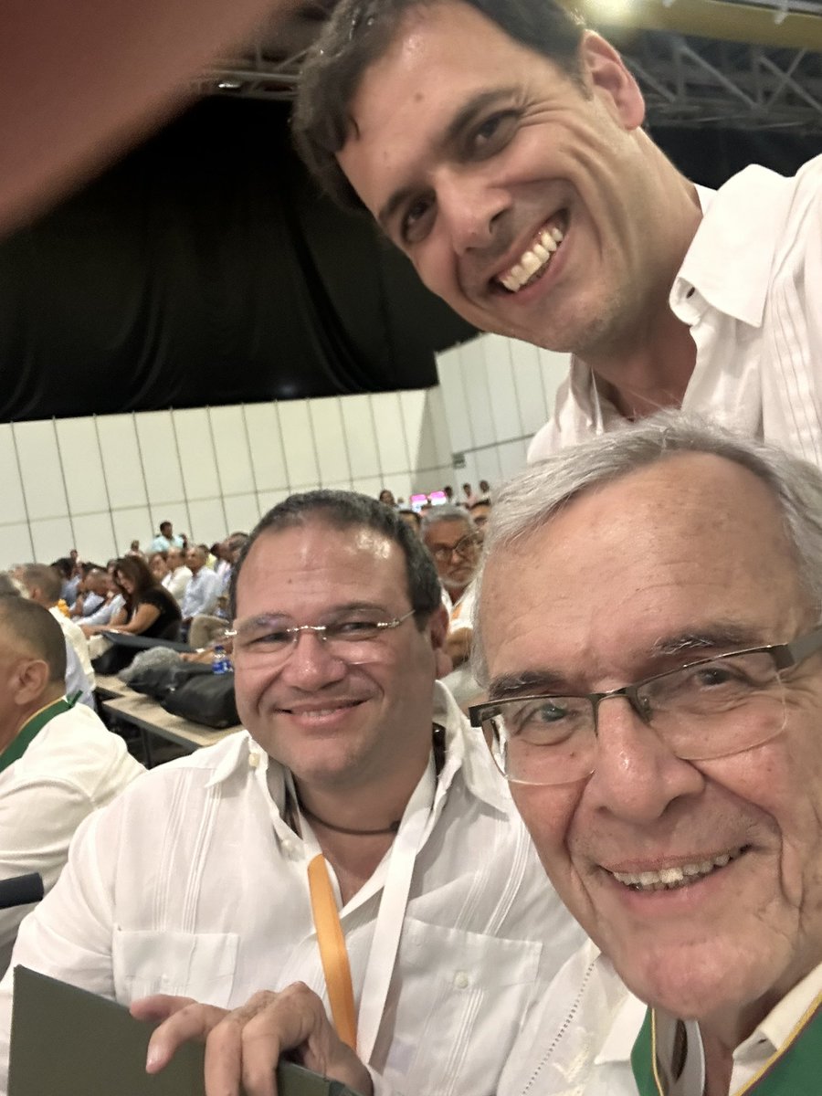ccampocuello's tweet photo. Padre mío eres nuestro Orgullo, la unión de una familia, una vida llena de ejemplos lindos que transitar, un legado coherente y transformador…….hoy un reconocimiento más, que nos inspira a todos. Gracias @Fedegan. #OrgullosamenteGanaderos https://t.co/V8TMmvVMYQ