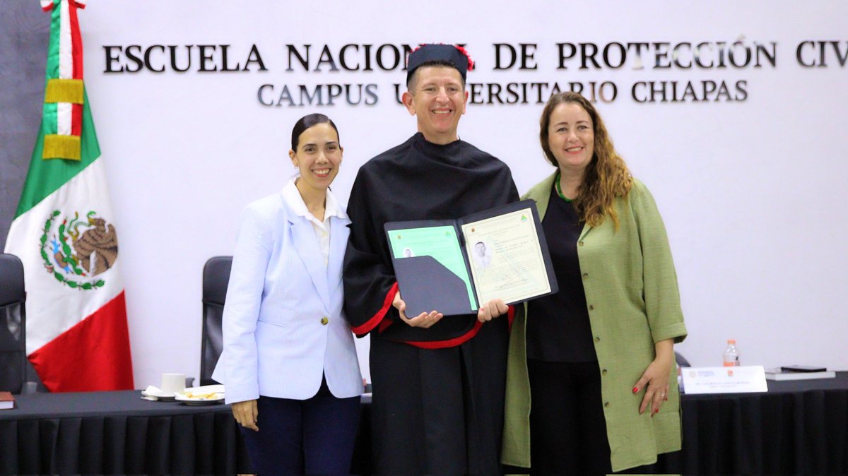 Recientemente, el Director de #ProtecciónCivil de #NuevoLeón (<a href="/PC_NuevoLeon/">Protección Civil NL</a>), Erick Cavazos Cavazos (<a href="/ecavazos77/">Erik Cavazos</a>), llevó a cabo su examen de grado del Doctorado en #GestiónIntegralDeRiesgos y Protección Civil en la Escuela Nacional de Protección Civil Campus Universitario