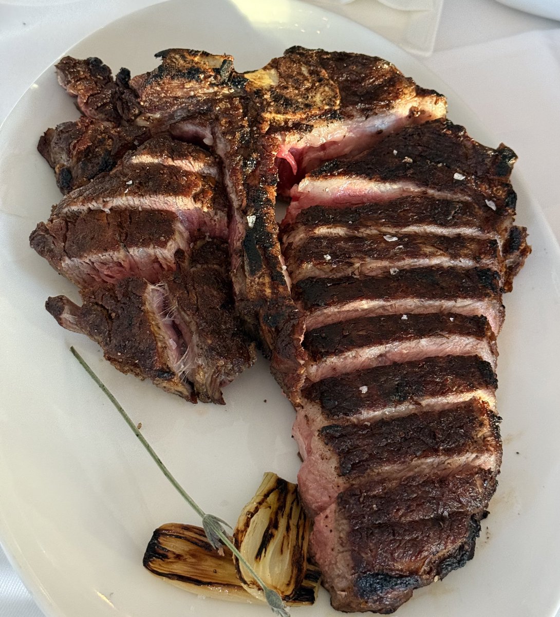 eatinglasvegas's tweet photo. My Thanksgiving is beefier (and more 🦞Thermidorian) than your #Thanksgiving. 🦃😉🥩🦞🍾😂
#MaeDalys @EatTalkRepeat 🥂 https://t.co/VU5t4y8svm