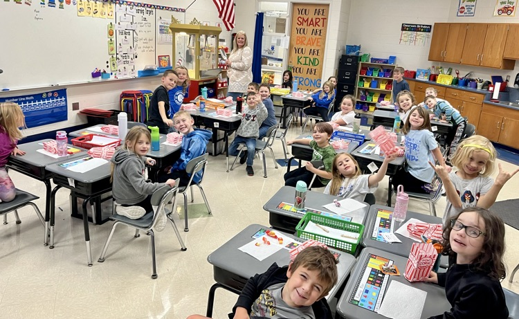 MidviewNorth's tweet photo. Happy Thanksgiving! We have so much to be thankful for at North Elementary. Wishing all of our families a relaxing and enjoyable break! https://t.co/jJKr2qLPoq