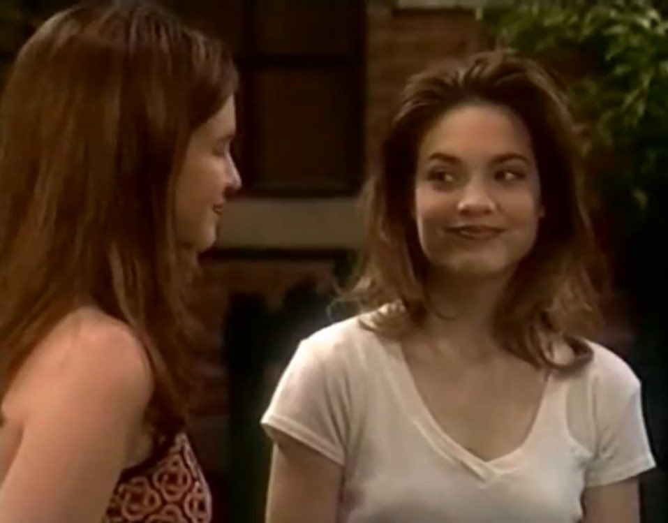 elizabeth webber hive ✨ (@lizwebberthinks) on Twitter photo 