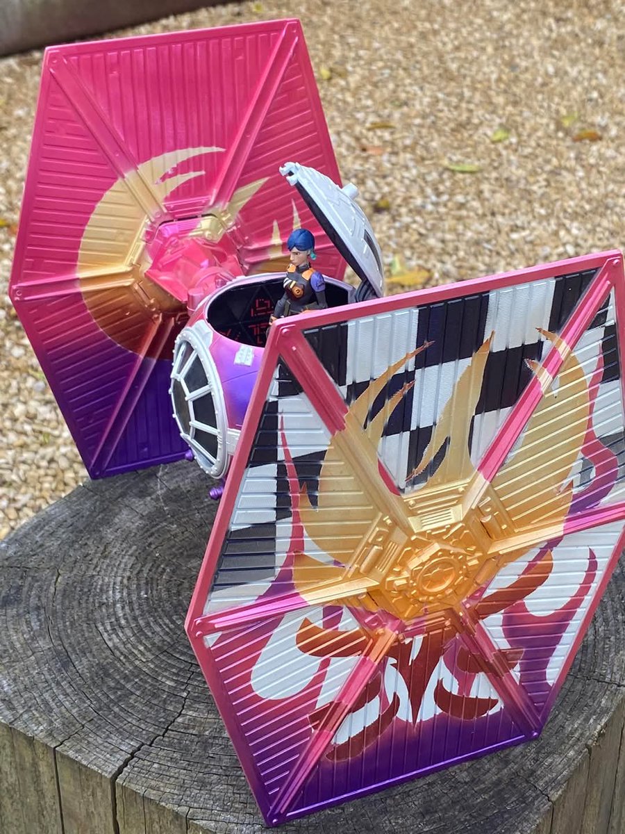 GamorreanSize's tweet photo. "Sabine's masterpiece"
Hasbro se está tardando con esta nave.
#StarWars #StarWarsCustom #StarWarsCustoms #Custom #Customs #SabineWren #TIEFighter #StarWarsRebels #Rebels #SabineMasterpiece https://t.co/krvRGUopN9
