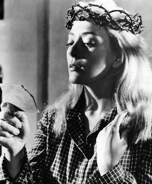 pozoledark's tweet photo. RT @audioramanoti: Muere Silvia Pinal, primera actriz y diva de la Época de Oro del cine mexicano, a los 94 años. https://t.co/HNIQlN0NYX