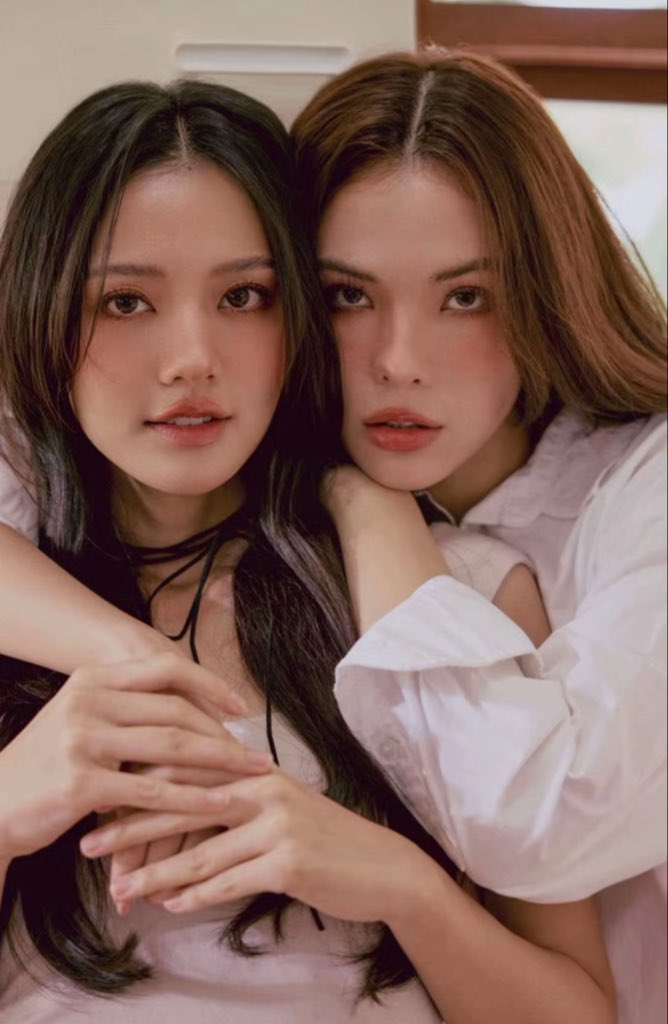 jjejesarann's tweet image. oi eu e minha namorada estávamos te olhando e gostamos muito da sua vibe…