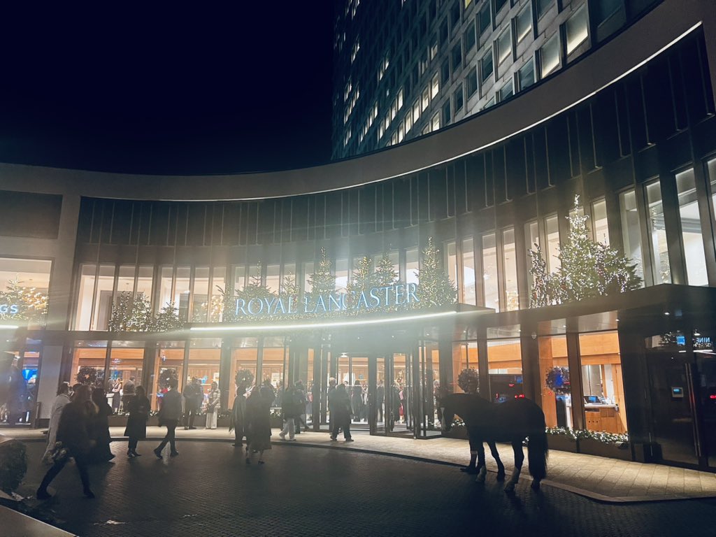 Sometimes I am truly thankful for the wonderful people I work with who I have the privilege of calling my friends. Tonight was one such occasion. <a href="/joedge74/">Jo Edgerley</a> <a href="/KateHKnight/">Prof Kate Knight 💙</a>