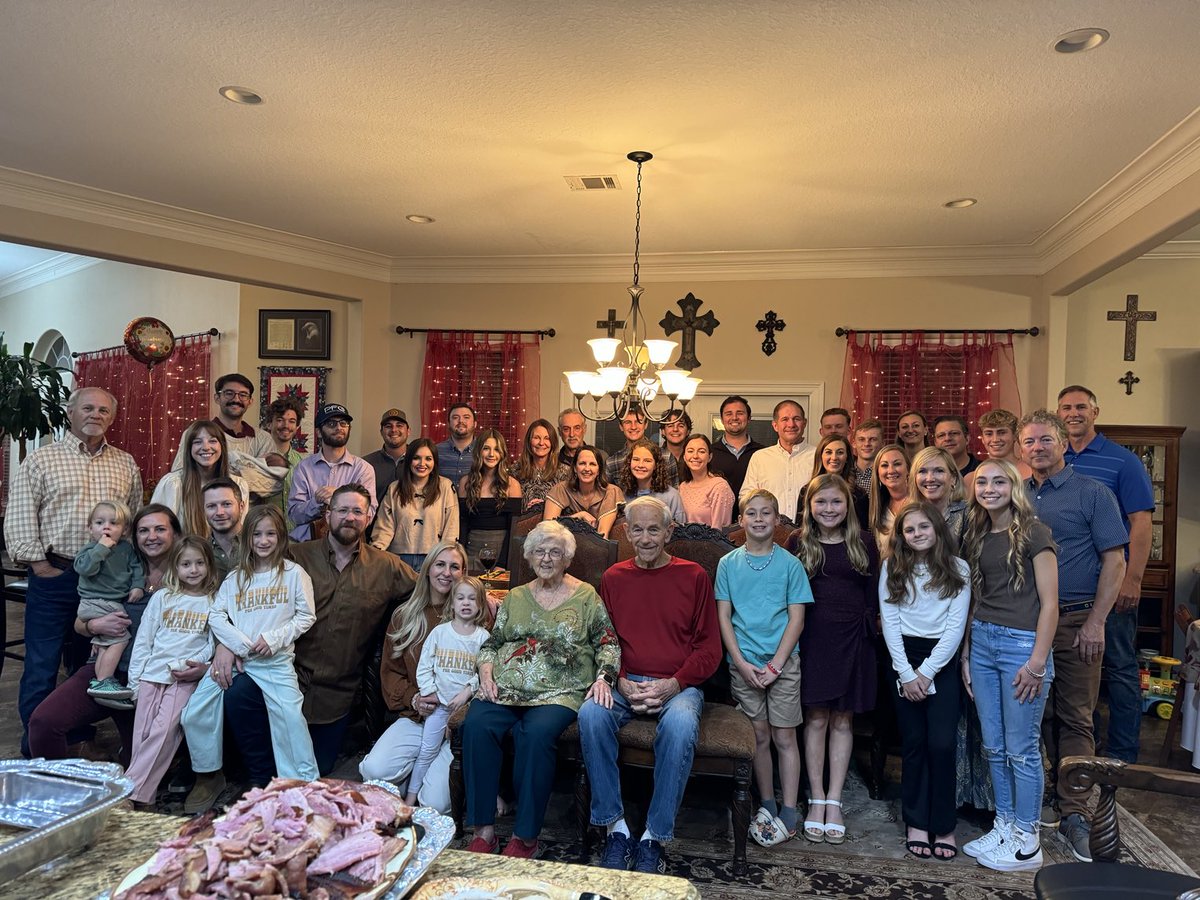 KelleyAshbyPaul's tweet image. Happy Thanksgiving from the Paul Family!