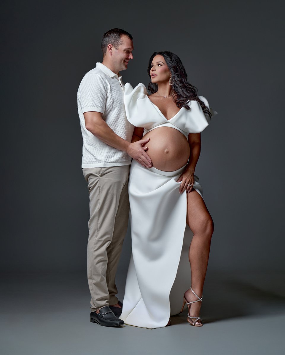 lvlstudios1's tweet photo. Blessed to be celebrating Thanksgiving with my family and grateful for my beautiful clients that trust me to perfectly capture their families and families to be🤍

#pregnant #bumpstyle #maternityphotographer #maternity
#gratefulformotherhood #momlife#femalephotographer https://t.co/gy8MCEOGgd