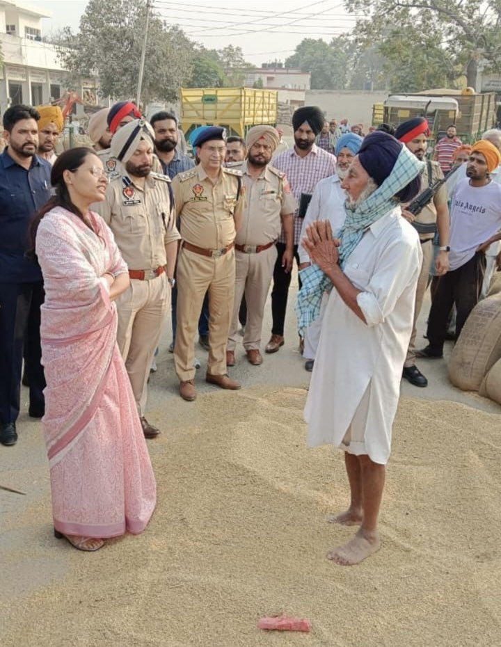 Aviator_hardeep's tweet image. We are also keeping a tab on &apos;NASA Satellites movement&apos; to burn our #Paddystraw- 
Indian Farmers