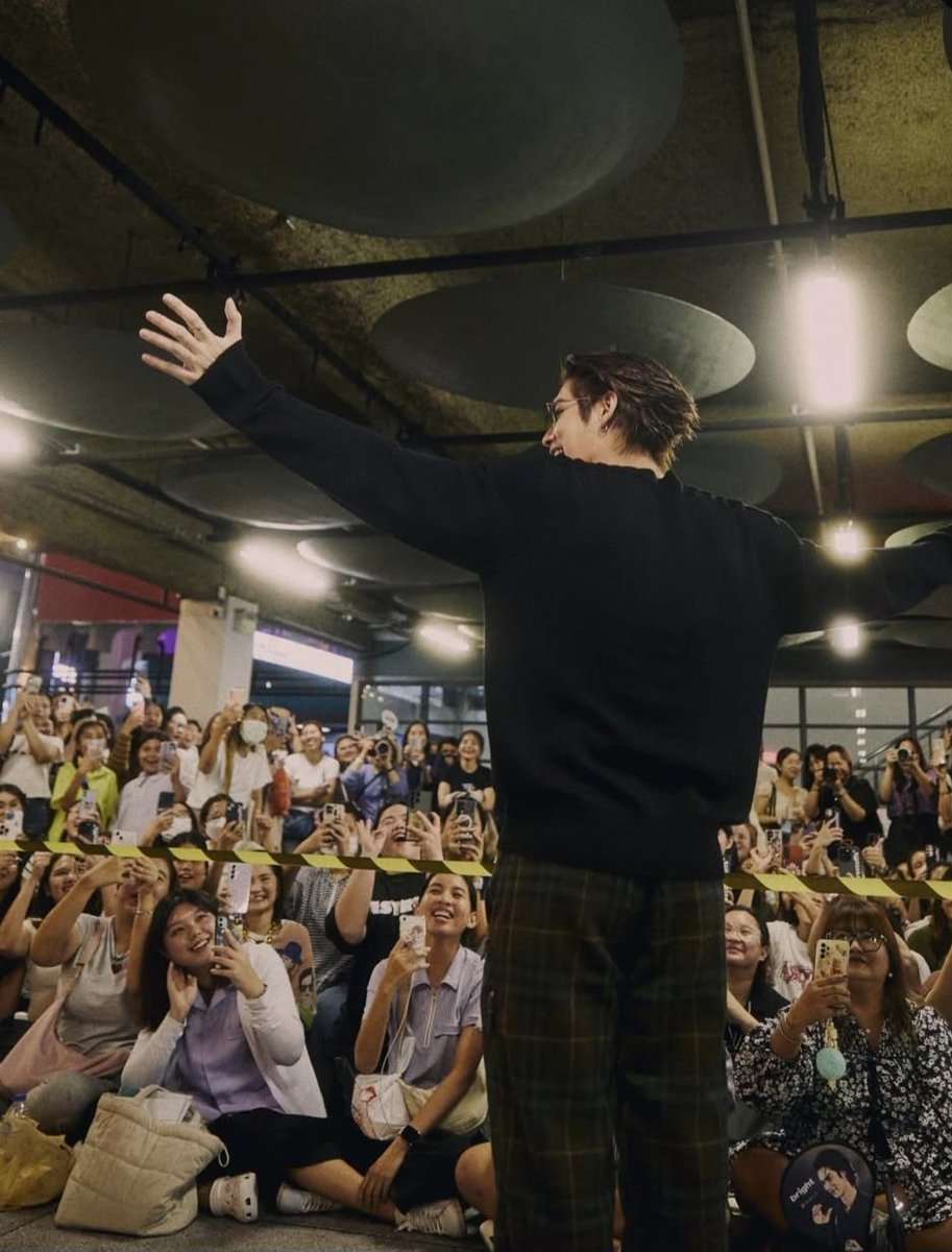 อร๊ายยยย มีรูปติดด้วย555  ดีใจมากกกกที่ได้เป็นหนึ่งคนในงานรวมพลครั้งแรกของไบร์ท🥰 หลังจากรอมานานแสนนาน😂
#bbrightvc