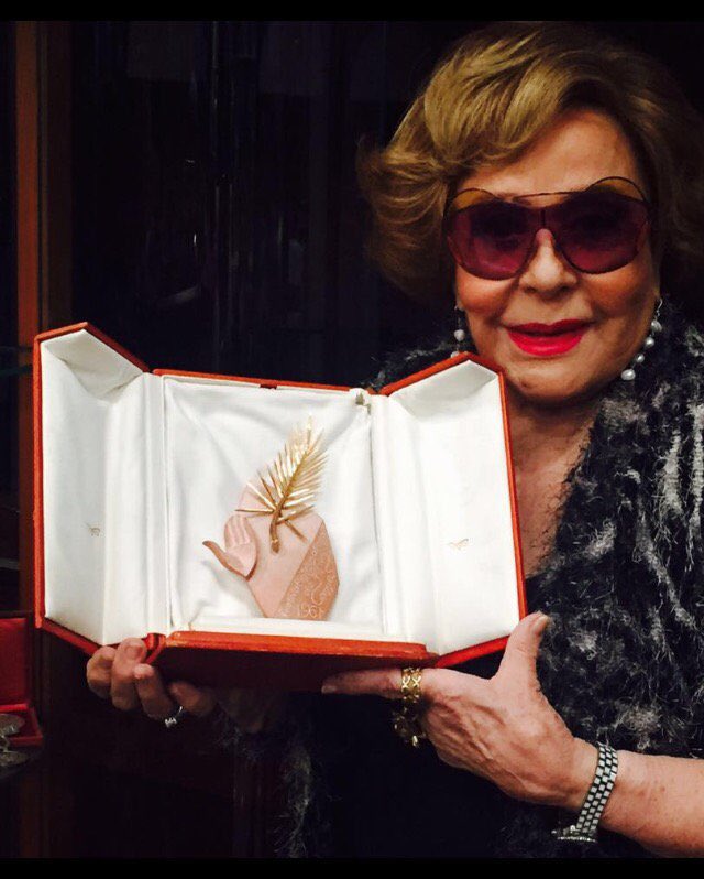 Legendary Mexican actress Silvia Pinal holding the Palme d’Or awarded to Luis Buñuel’s VIRIDIANA.