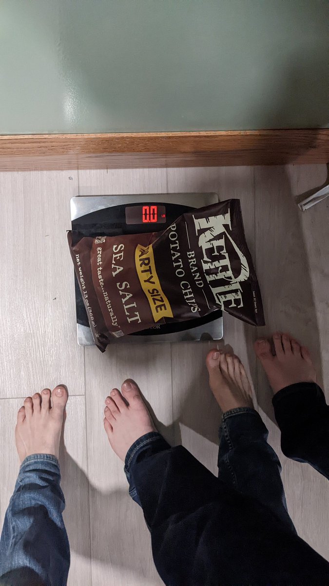 gruntioli's tweet photo. This chips is a Whole scam. https://t.co/yURNbyTkkt
