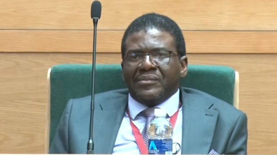 mamakaCleo's tweet photo. After the useless budget by Mthuli Ncube do you see anyone under Tshabangu in that parly say a word? These are the consequences of selling out. They have been captured and muzzled. Any discontent they'll be asked to repay the 40K loans. They are all finished. Those frauds! https://t.co/pfC7d3SyZu