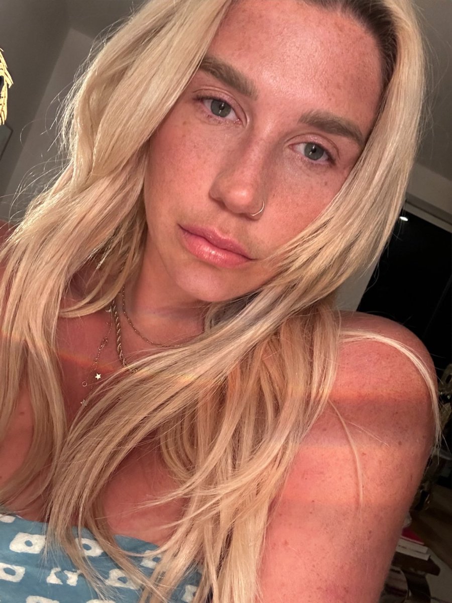 KeshaRose's tweet photo. Happy delusional day to everybody except for my ex https://t.co/V3L0HlpRZI https://t.co/2kgKeoZZ0K