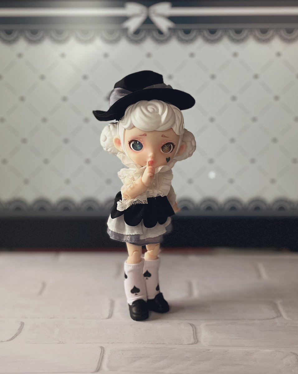 nezuinu5001's tweet photo. 1つだけ買ったらシークレットの子でした。
ボニバニと違ってボディが普通の可動フィギュアな造りなので、動かしやすいですね。
#TOYCITY 
#LAURA 
#ブラインドドール https://t.co/0Q72iK4wIB