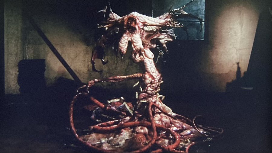 ゼイラム ☆4.8
凶悪宇宙犯罪者ゼイラムvs賞金稼ぎイリア&amp;居合わせた二人の地球人！雨宮慶太監督初劇場映画。人形アニメ、光学合成、CGと鬼盛り特撮技術に低予算映画の概念が壊れる、特にゼイラムのスーツ造形はクールの極み！そして危険が危ない火薬量！全てが超絶！お値打ち価格！これぞ日本の特撮！