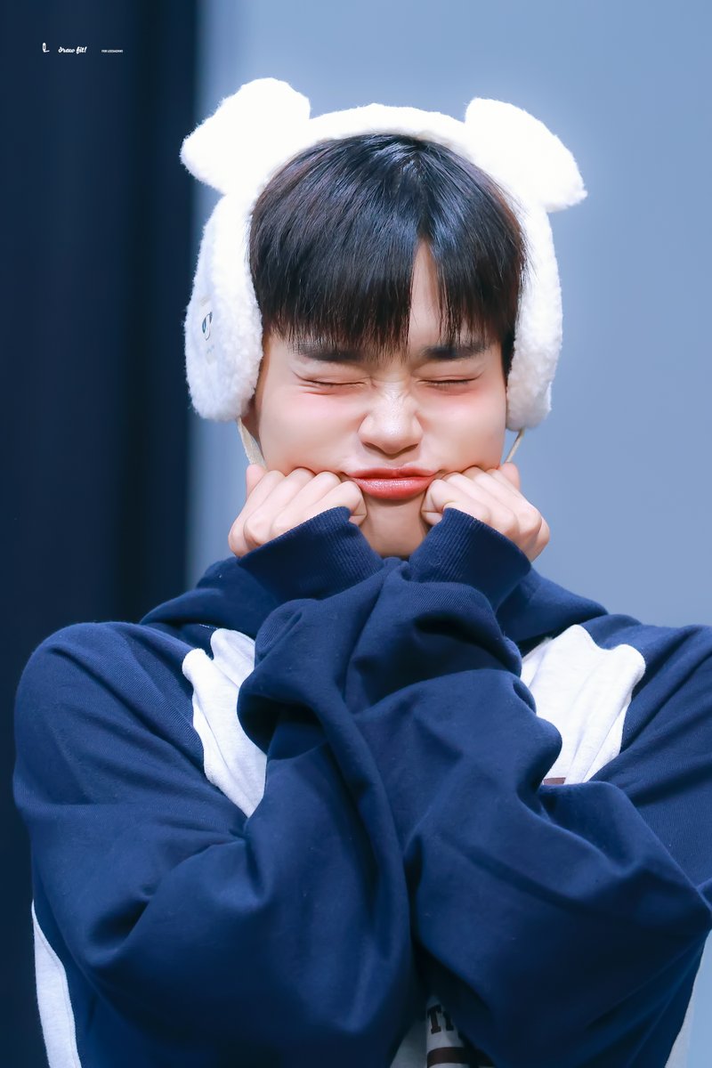 Daehwicom's tweet photo. 241124 #이대휘 #AB6IX #LEEDAEHWI #대휘
.∧＿∧
(｡･ω･｡)つ━☆・*。
⊂　      / 　　・゜+.
しーＪ　　　°。+ *´¨)
             .· ´¸.·*´¨) ¸.·*¨)
                (¸.·´ (¸.·'* ☆" https://t.co/B09nCcKSRp