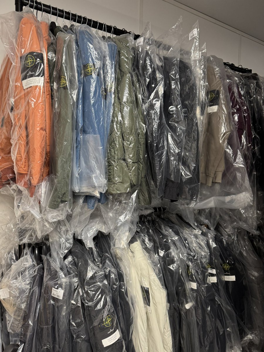 LABELMENSWEAR's tweet photo. Black Friday starts in two hours ⏰
Retweet for 15 minutes early access 🔄 https://t.co/i4s5dOiHce
