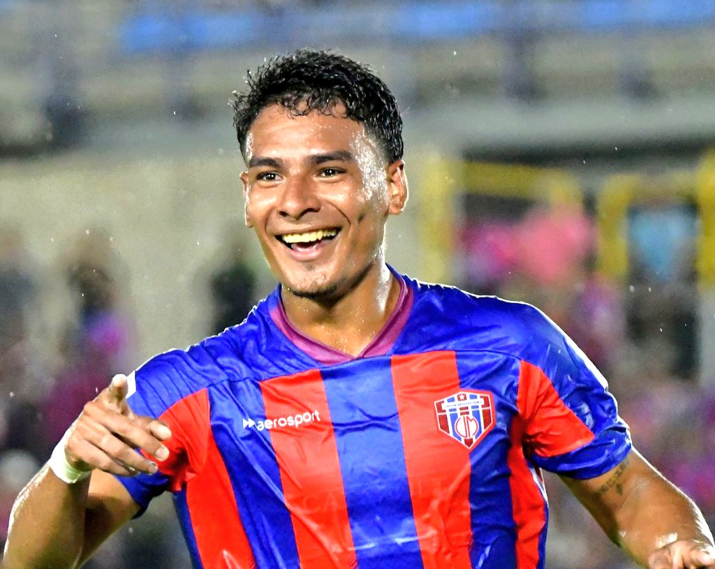 Futbolfpc's tweet photo. GOOOL DEL CICLÓN! ❤️💙
#Torneo #FinalClausura
(🌪️ Unión 4-0 Llaneros 🤠)
¡Qué vendaval! Ahora de contragolpe Sención estira la goleada. Ojo que se palpa el ascenso 🍌🍌🍌🍌 https://t.co/uf7bJ9U6Ml