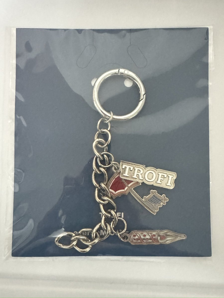 วันดีมีของมาแจกครับ

1. หมวก Trofi MY FLUFFY HAT สีดำ
2. keyring eversuM 

กติกา อวยพรวันเกิดน้องฟอร์ด 
ใต้โพสนี้
ติดแท็ก คีย์
FORT 24TH BIRTHDAY
#Happy24thFortBestBoy

สุ่มคืนนี้
ปล. ขอบคุณหมวกฝากมาแจก
         จากพี่พราวนะคะ @ JiraPraw