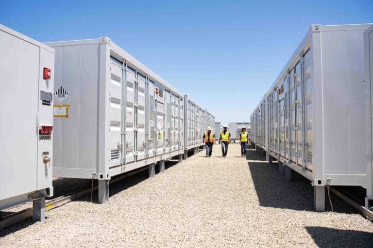 SolarStorageAu's tweet image. SRP and EDPR NA add 200MW BESS to support Arizona’s electric... energy-storage.news/srp-and-edpr-n… #SolarPanelSystem #SolarElectricity