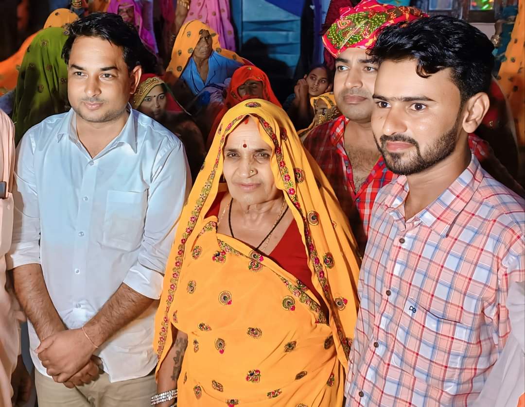 dilkhushmeena53's tweet photo. रिश्ते उन्हीं से रखो जो !!!
समय आने पर 
सहयोग और प्यार दिखाएं 
औकात नहीं..!!!!
    सुप्रभात !!!
           साथियों !!!
                 !!इंकलाब जिंदाबाद  !!
                      🙏😎🙏
                           🌷🌷🌷
@NareshMeena__ @GolmadeviBJP https://t.co/DeuZwOVT8J