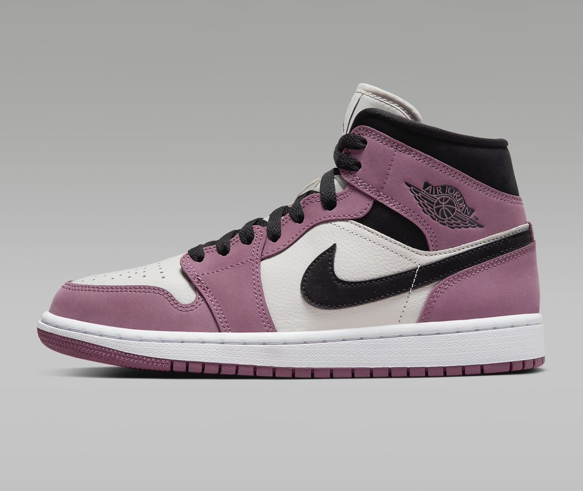 SOLELINKS's tweet photo. Ad: Women's Air Jordan 1 Mid 'Light Mulberry' on sale for $94.50 + FREE shipping, use code BFRIDAY => https://t.co/JPzzr6sf3l https://t.co/gNsVB0225t